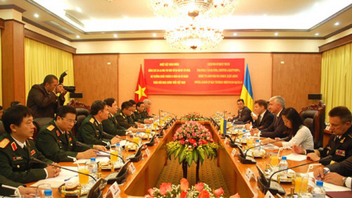 ລັດຖະມົນຕີກະຊວງປ້ອງກັນປະເທດ ອຸແກຼນ ຢ້ຽມຢາມສັນຖະວະໄມຕີ ຫວຽດນາມ ຢ່າງເປັນທາງການ